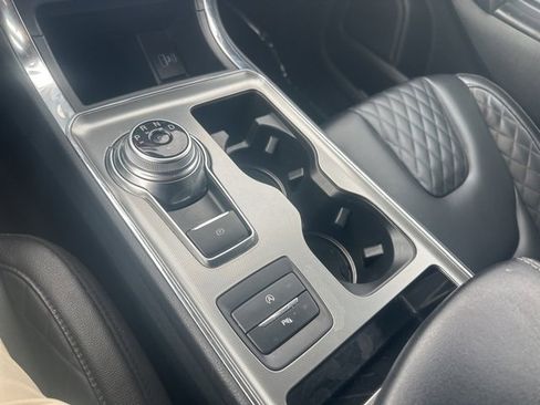 Used 2024 Ford Edge Titanium image 18