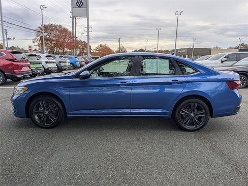 Used 2023 Volkswagen Jetta SE image 7