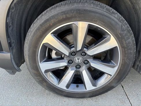 Certified 2023 Honda Pilot Touring image 9