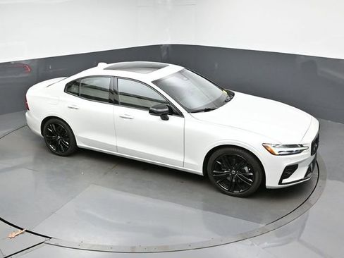 Used 2024 Volvo S60 B5 Plus w/ Climate Package FWD image 18