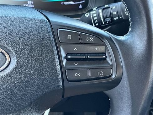 Used 2025 Hyundai Venue SEL FWD image 24