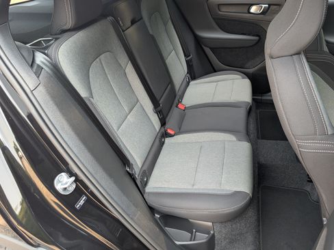 Used 2025 Volvo XC40 B5 Core AWD/4WD image 21