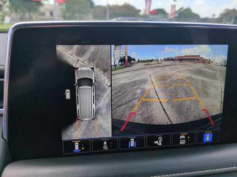 Used 2023 GMC Yukon XL SLT w/ SLT Premium Package RWD image 28