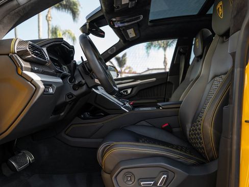 Used 2019 Lamborghini Urus image 20