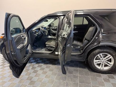 Used 2022 Ford Explorer XLT image 13