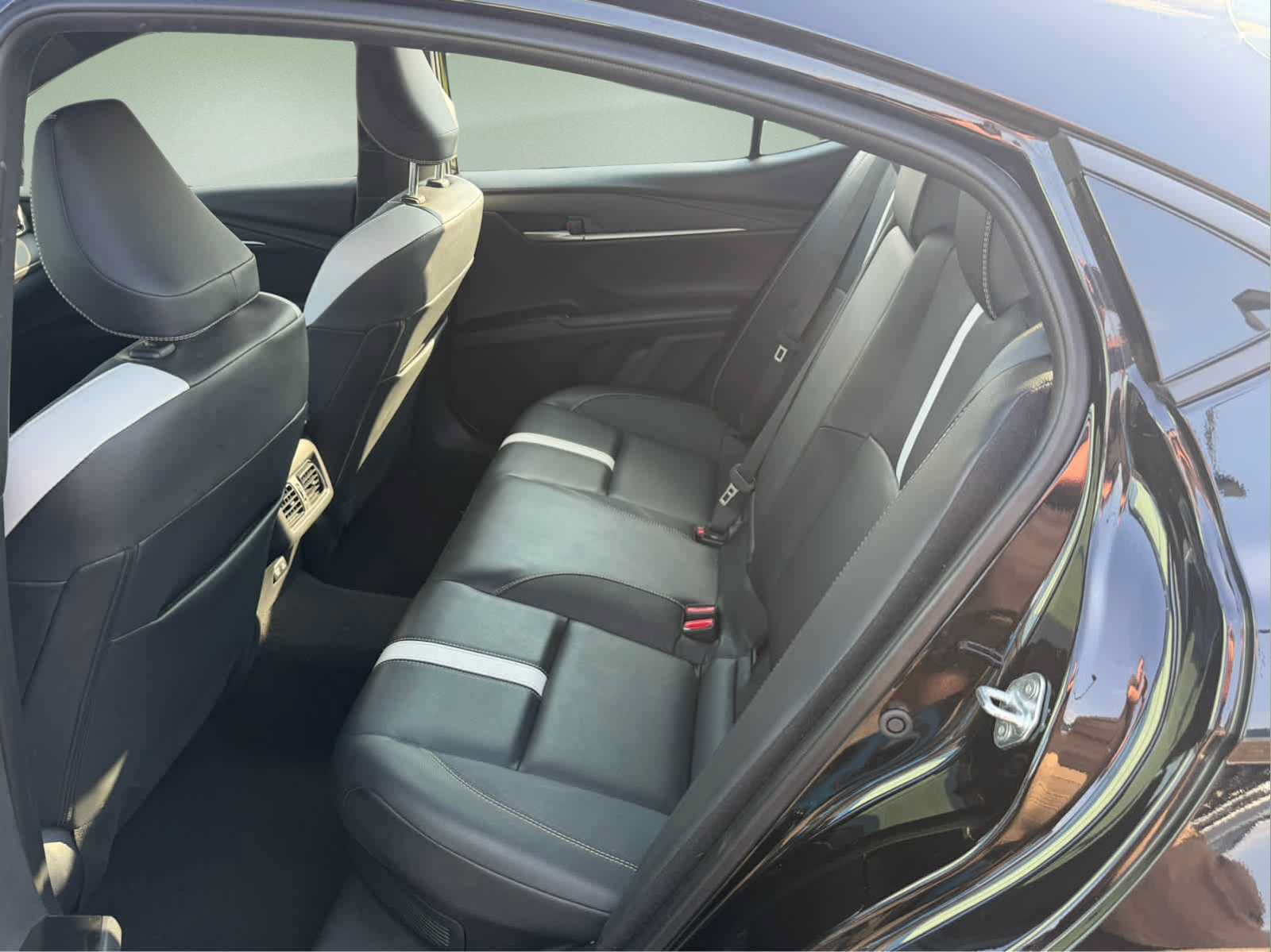 Used 2025 Toyota Camry SE FWD image 38