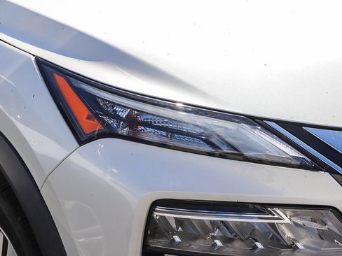 Used 2021 Nissan Rogue SL image 5