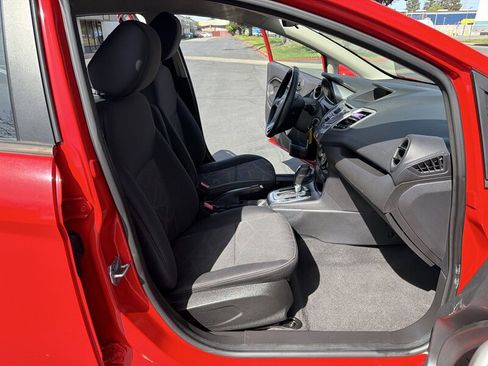 Used 2013 Ford Fiesta SE image 32