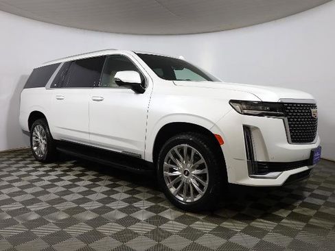 Used 2023 Cadillac Escalade ESV Premium Luxury w/ LPO, Illumination Package image 4