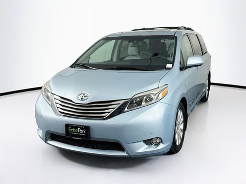Used 2017 Toyota Sienna Limited Premium AWD/4WD image 3