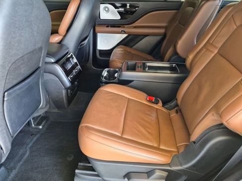 Used 2022 Lincoln Aviator Reserve w/ Equipment Group 201A RWD image 9