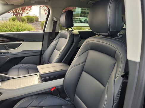 Used 2025 Lincoln Nautilus Premier image 22