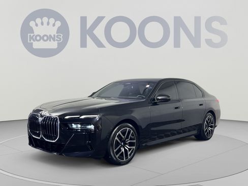 Used 2024 BMW 740i xDrive AWD/4WD image 1