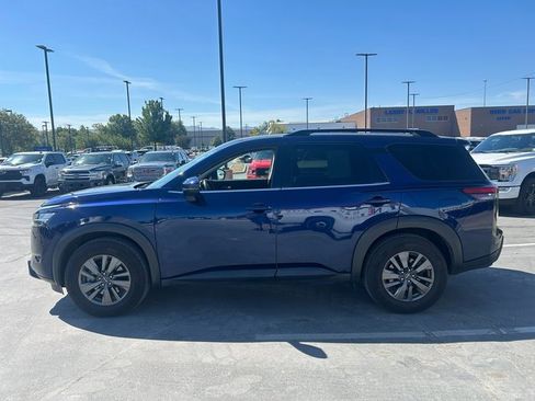 Used 2022 Nissan Pathfinder SV image 7
