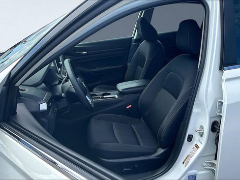 Used 2025 Nissan Altima 2.5 SV FWD image 21