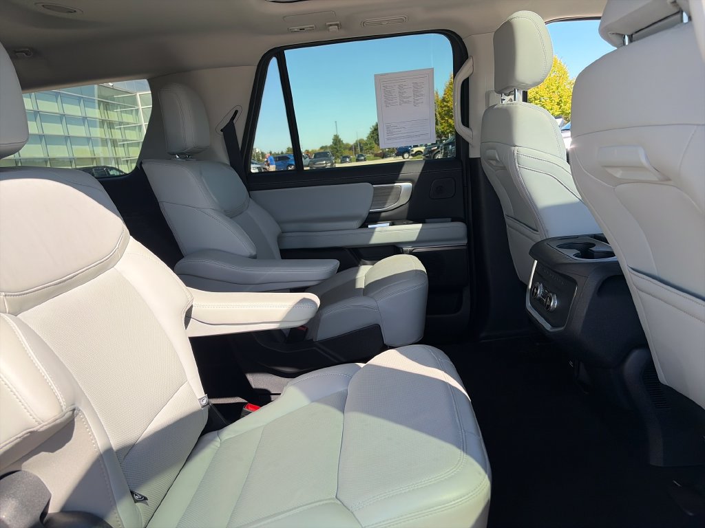 Used 2025 Ford Expedition Max Platinum w/ Driver's Package AWD/4WD image 36