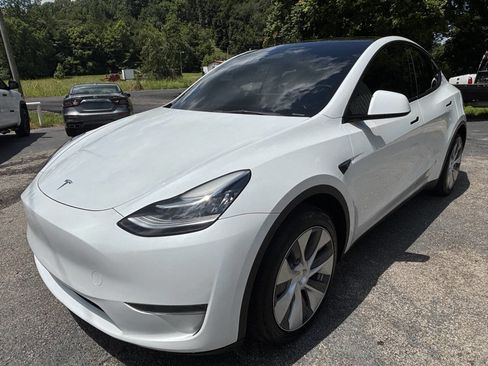 Used 2023 Tesla Model Y Long Range image 23