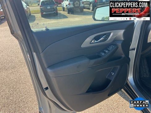 Used 2023 Chevrolet Traverse LT image 10