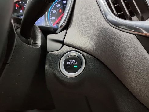 Used 2020 Chevrolet Equinox LT image 25