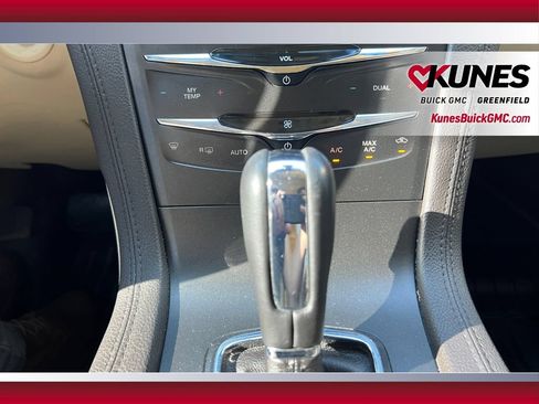 Used 2014 Lincoln MKT FWD image 30