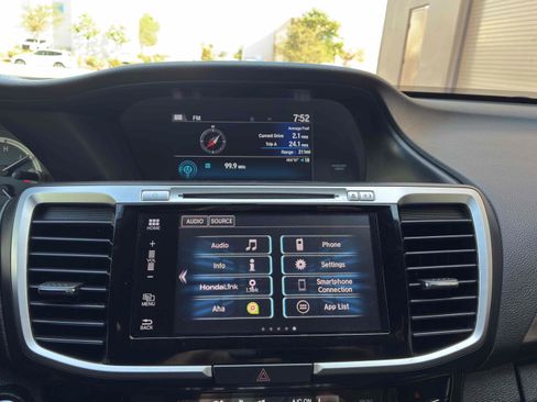 Used 2017 Honda Accord EX-L image 25