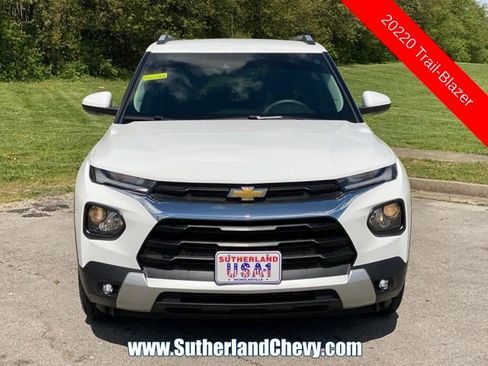 Used 2022 Chevrolet TrailBlazer LT w/ Convenience Package FWD image 2