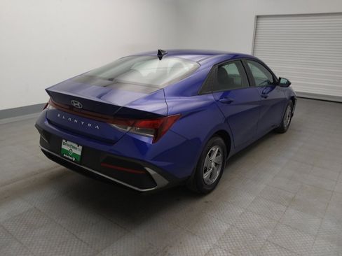 Used 2025 Hyundai Elantra SE image 9