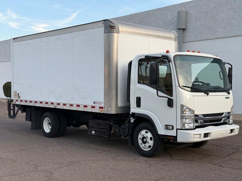 Used 2023 Isuzu NPR RWD image 1