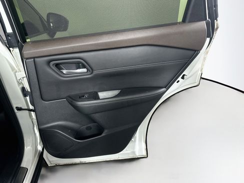 Used 2023 Nissan Rogue SL w/ SL Premium Package FWD image 32