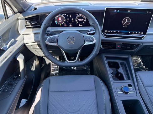New 2026 Volkswagen Tiguan SE R-Line FWD image 17