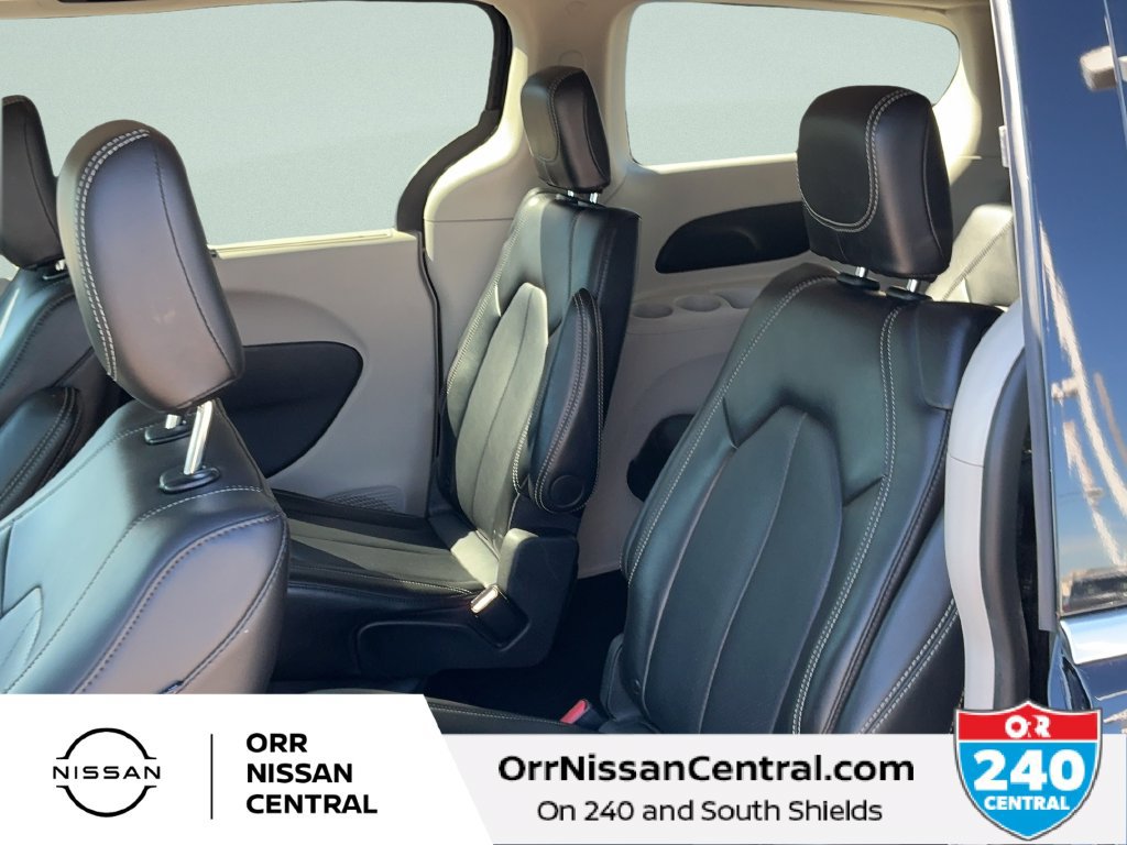 Used 2024 Chrysler Pacifica Touring-L FWD image 14