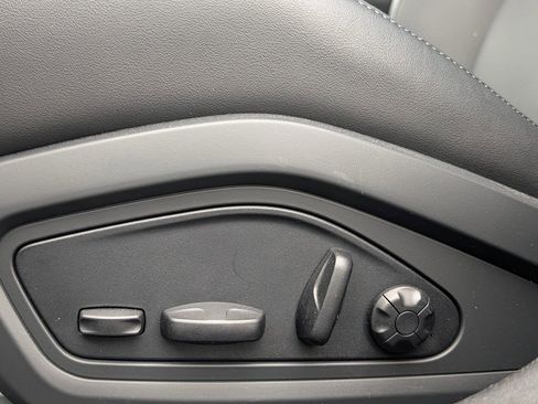 Certified 2023 Porsche Taycan image 29