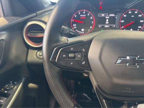Used 2025 Chevrolet Trax RS FWD image 19