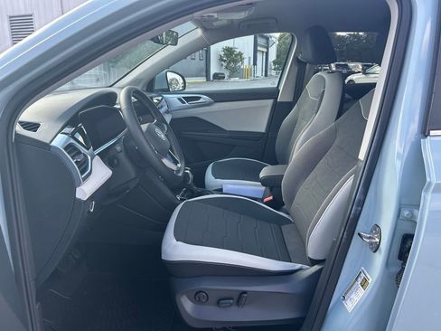 New 2026 Volkswagen Taos SE image 9