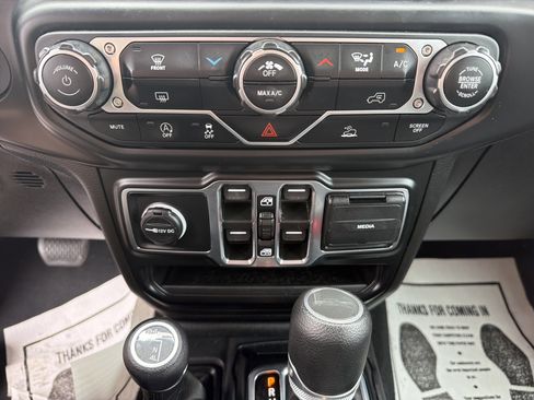 Used 2023 Jeep Gladiator Sport AWD/4WD image 22
