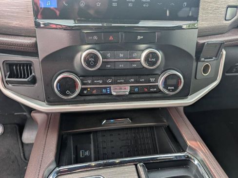 Used 2024 Ford Expedition Limited AWD/4WD image 13