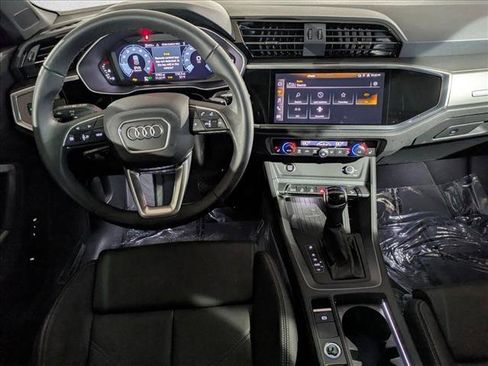 Certified 2025 Audi Q3 2.0T Premium image 18