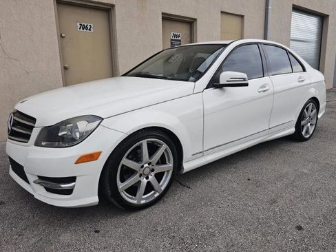 Used 2014 Mercedes-Benz C 250 Sport image 3