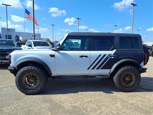 New 2025 Ford Bronco Badlands image 5