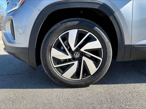 Used 2024 Volkswagen Atlas SE AWD/4WD image 32