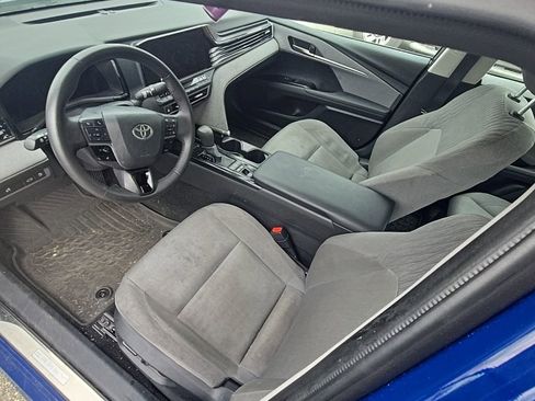 Used 2025 Toyota Camry LE w/ Convenience Package image 12