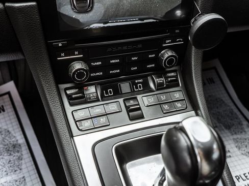 Used 2018 Porsche 718 Cayman RWD image 9