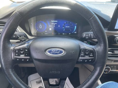Used 2020 Ford Escape Titanium AWD/4WD image 19