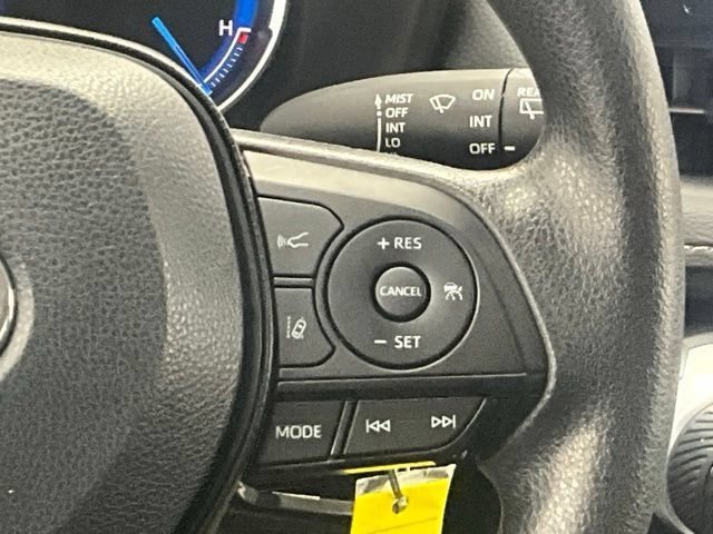 Used 2024 Toyota RAV4 LE AWD/4WD image 19