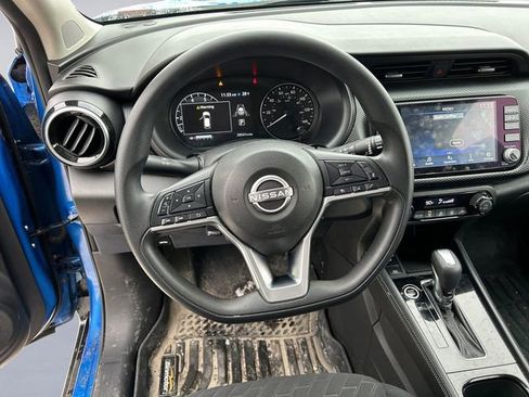 Used 2022 Nissan Kicks SV image 9