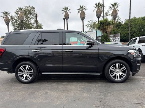 Used 2023 Ford Expedition Limited RWD image 3
