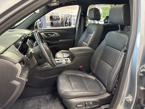 Used 2023 Chevrolet Traverse LT w/ LT Premium Package AWD/4WD image 10