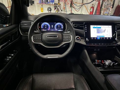 Certified 2024 Jeep Wagoneer L Series III w/ Flexible Seating Group AWD/4WD image 16