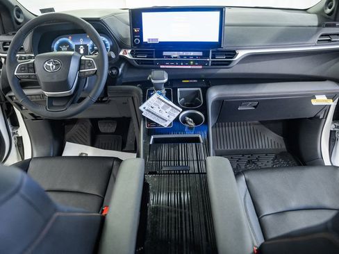 New 2026 Toyota Sienna XLE Woodland Edition image 20