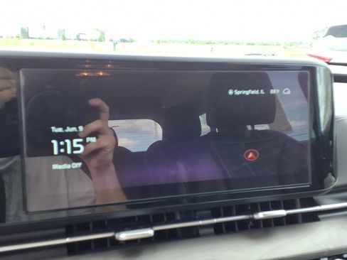 Used 2024 Kia Carnival EX FWD image 13